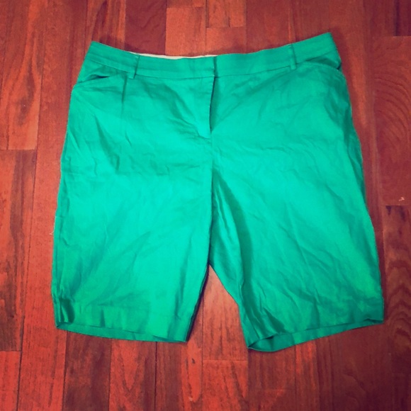 Kelly Green shorts - Picture 1 of 2